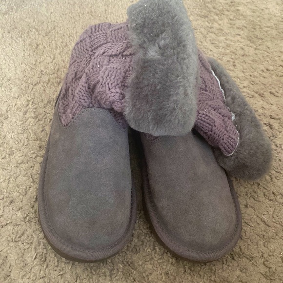 Little Girl Uggs - Picture 1 of 2